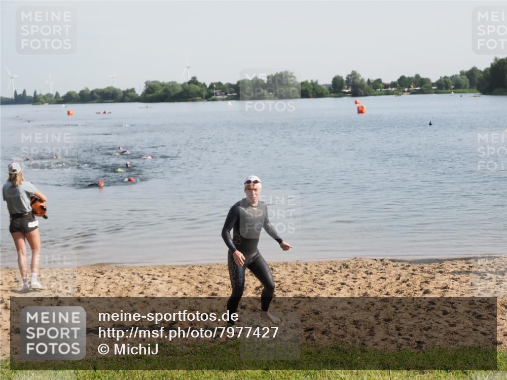 21.06.2025 - 27. Vierlanden-Triathlon MichiJ http://msf.ph/oto/7977427 15.06.2026 08:45:13 Schwimmen 127 meine-sportfotos.de