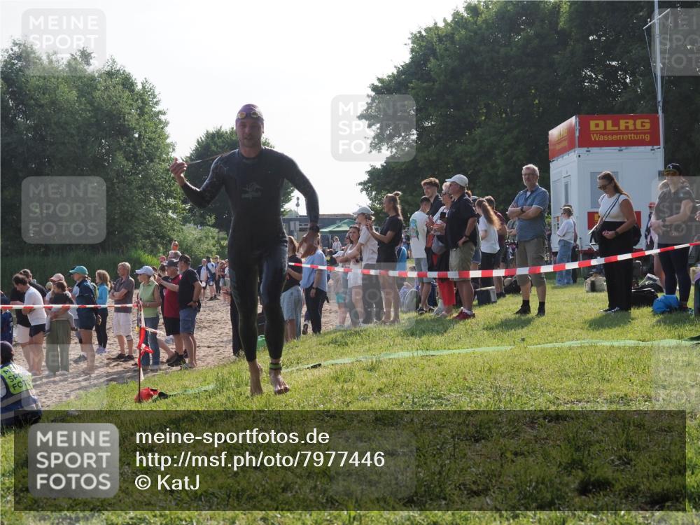 15.06.2025 - 27. Vierlanden-Triathlon KatJ http://msf.ph/oto/7977446 15.06.2025 08:36:43 Schwimmen 83 meine-sportfotos.de