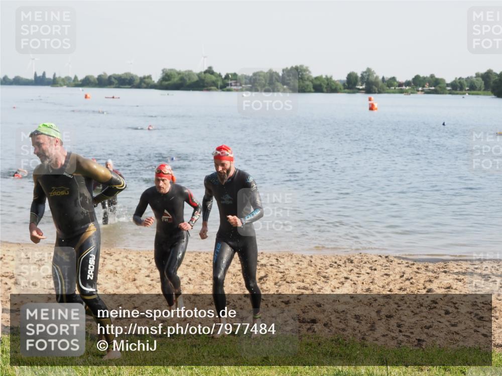 21.06.2025 - 27. Vierlanden-Triathlon MichiJ http://msf.ph/oto/7977484 15.06.2026 08:45:39 Schwimmen 104, 116, 125, 145 meine-sportfotos.de