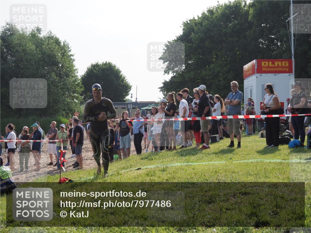 15.06.2025 - 27. Vierlanden-Triathlon KatJ http://msf.ph/oto/7977486 15.06.2025 08:36:52 Schwimmen 39, 83 meine-sportfotos.de