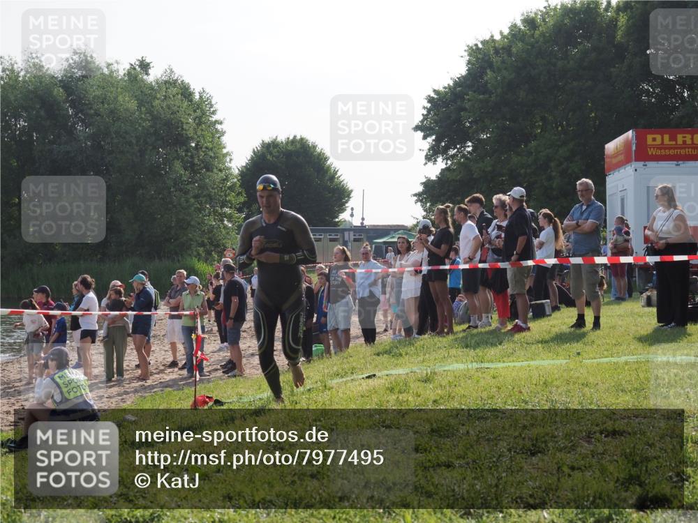 15.06.2025 - 27. Vierlanden-Triathlon KatJ http://msf.ph/oto/7977495 15.06.2025 08:36:52 Schwimmen 39, 83 meine-sportfotos.de
