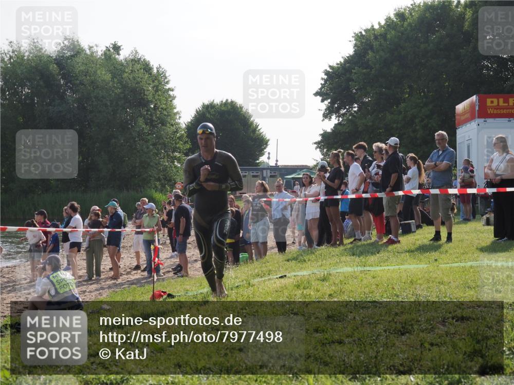 15.06.2025 - 27. Vierlanden-Triathlon KatJ http://msf.ph/oto/7977498 15.06.2025 08:36:53 Schwimmen 39 meine-sportfotos.de