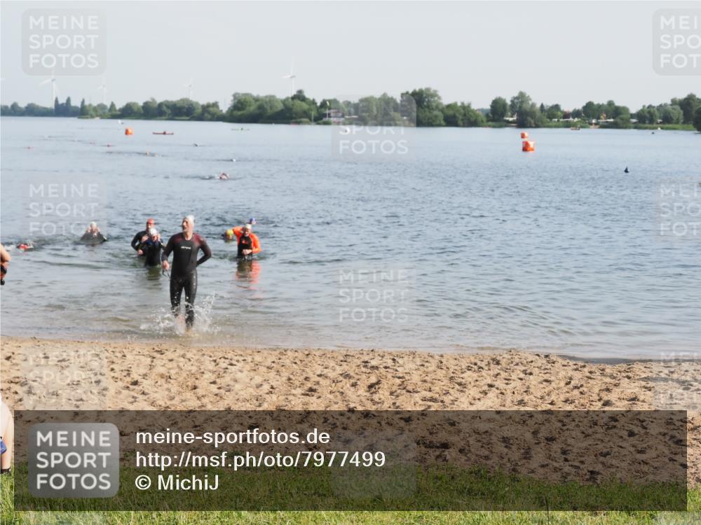 21.06.2025 - 27. Vierlanden-Triathlon MichiJ http://msf.ph/oto/7977499 15.06.2026 08:45:41 Schwimmen 104, 116, 125, 145 meine-sportfotos.de