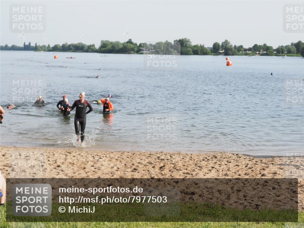 21.06.2025 - 27. Vierlanden-Triathlon MichiJ http://msf.ph/oto/7977503 15.06.2026 08:45:41 Schwimmen 104, 116, 125, 145 meine-sportfotos.de