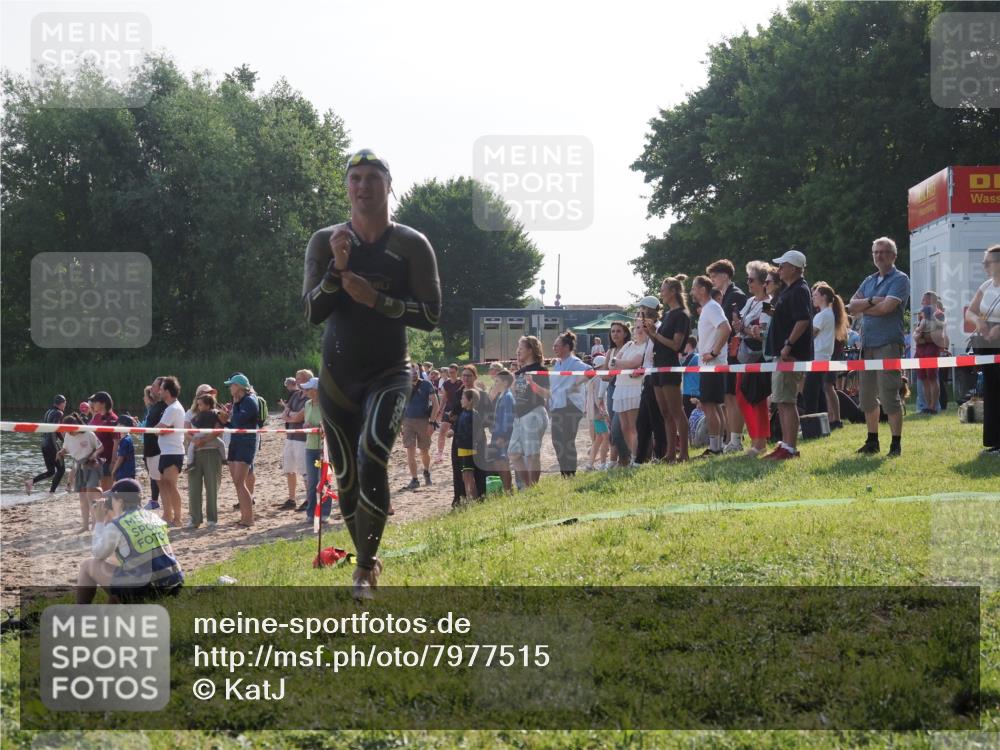15.06.2025 - 27. Vierlanden-Triathlon KatJ http://msf.ph/oto/7977515 15.06.2025 08:36:53 Schwimmen 39 meine-sportfotos.de