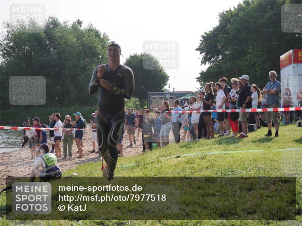 15.06.2025 - 27. Vierlanden-Triathlon KatJ http://msf.ph/oto/7977518 15.06.2025 08:36:53 Schwimmen 39 meine-sportfotos.de