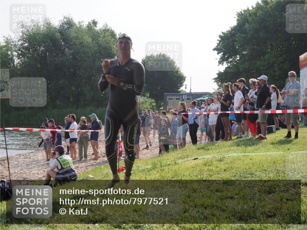 15.06.2025 - 27. Vierlanden-Triathlon KatJ http://msf.ph/oto/7977521 15.06.2025 08:36:54 Schwimmen 39 meine-sportfotos.de