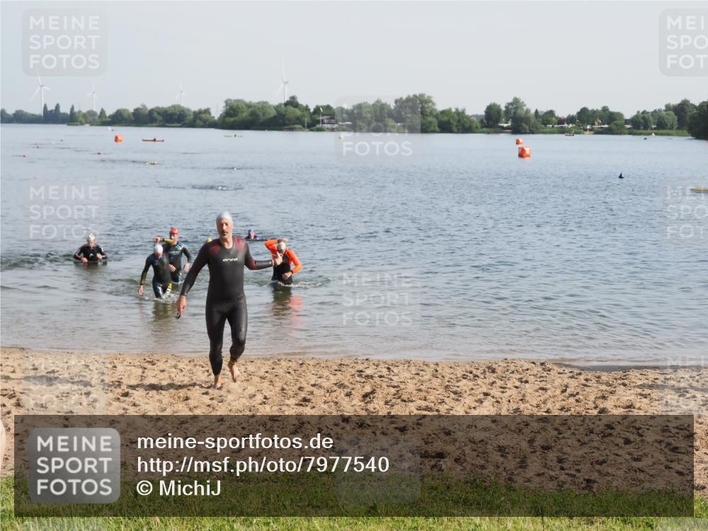 21.06.2025 - 27. Vierlanden-Triathlon MichiJ http://msf.ph/oto/7977540 15.06.2026 08:45:44 Schwimmen 104, 116, 125, 145, 150 meine-sportfotos.de