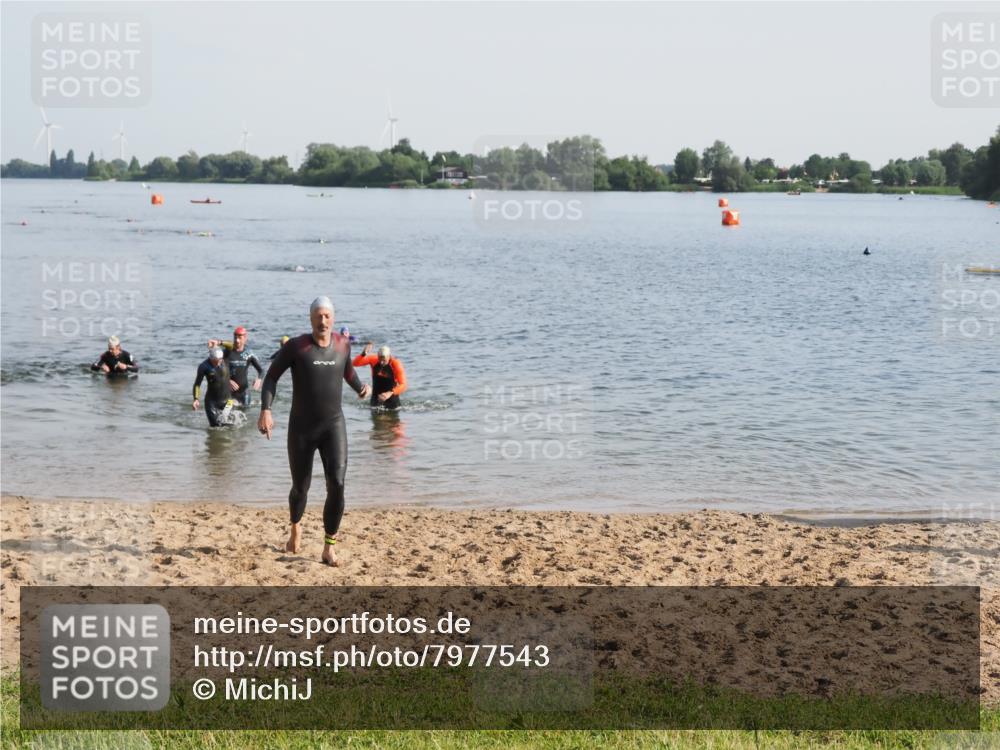21.06.2025 - 27. Vierlanden-Triathlon MichiJ http://msf.ph/oto/7977543 15.06.2026 08:45:44 Schwimmen 104, 116, 125, 145, 150 meine-sportfotos.de