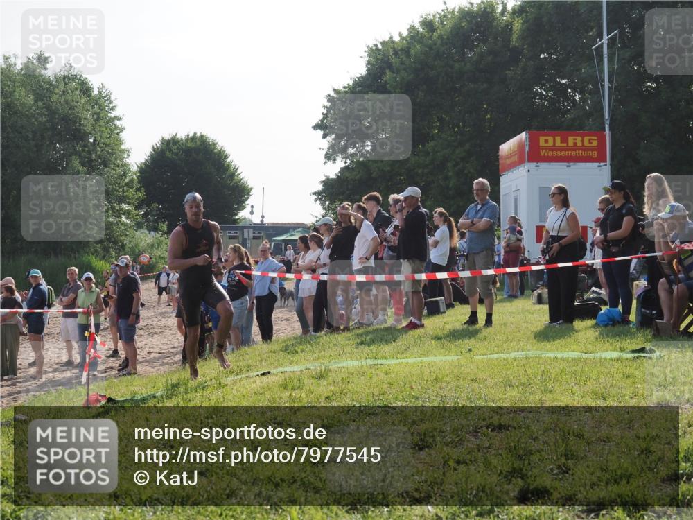 15.06.2025 - 27. Vierlanden-Triathlon KatJ http://msf.ph/oto/7977545 15.06.2025 08:37:01 Schwimmen 39, 69 meine-sportfotos.de