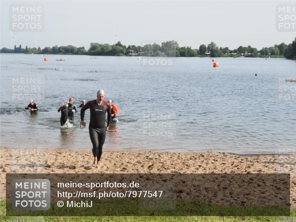 21.06.2025 - 27. Vierlanden-Triathlon MichiJ http://msf.ph/oto/7977547 15.06.2026 08:45:44 Schwimmen 104, 116, 125, 145, 150 meine-sportfotos.de
