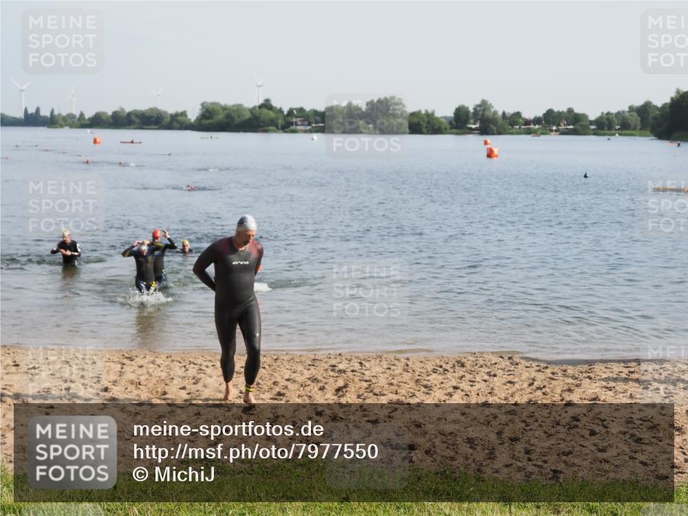 21.06.2025 - 27. Vierlanden-Triathlon MichiJ http://msf.ph/oto/7977550 15.06.2026 08:45:45 Schwimmen 13, 104, 116, 125, 145, 150 meine-sportfotos.de