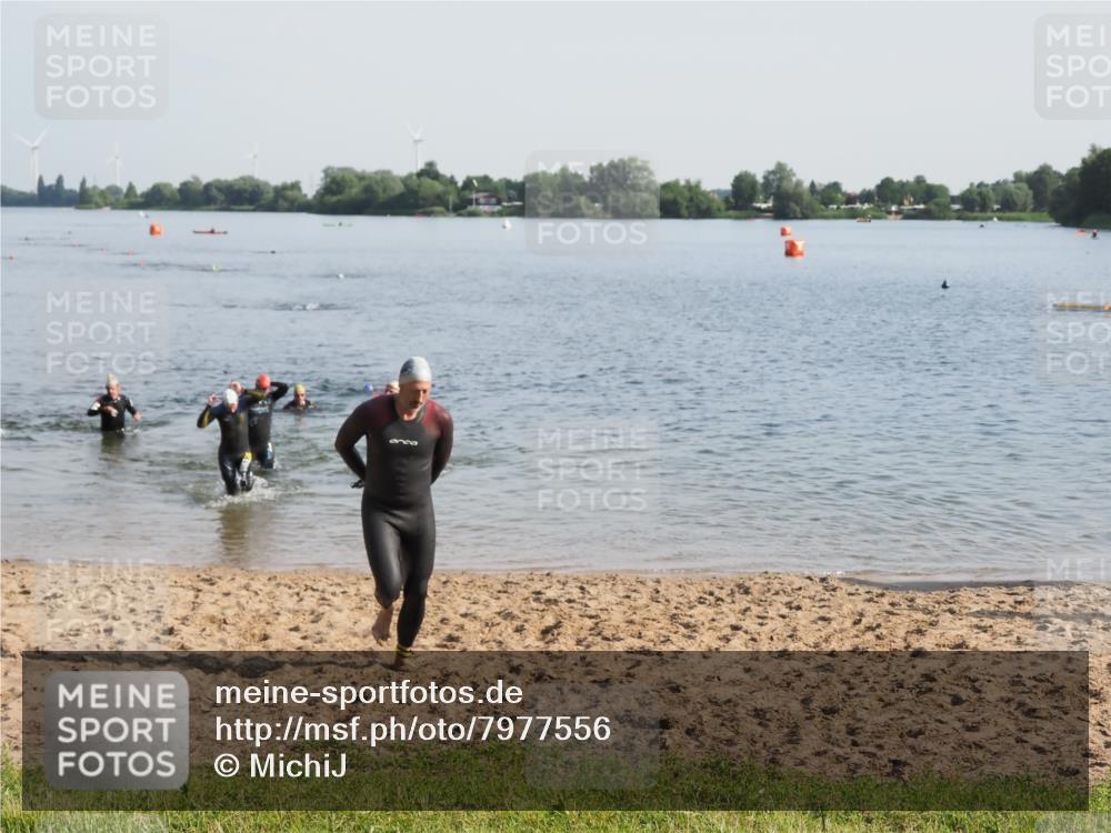 21.06.2025 - 27. Vierlanden-Triathlon MichiJ http://msf.ph/oto/7977556 15.06.2026 08:45:45 Schwimmen 13, 104, 116, 125, 145, 150 meine-sportfotos.de