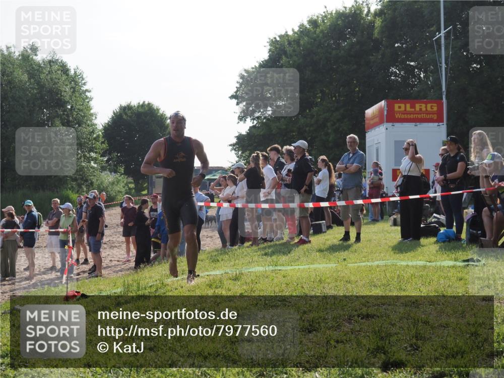 15.06.2025 - 27. Vierlanden-Triathlon KatJ http://msf.ph/oto/7977560 15.06.2025 08:37:02 Schwimmen 39, 69 meine-sportfotos.de