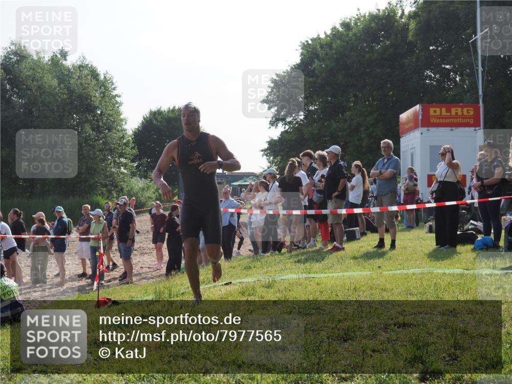 15.06.2025 - 27. Vierlanden-Triathlon KatJ http://msf.ph/oto/7977565 15.06.2025 08:37:02 Schwimmen 39, 69 meine-sportfotos.de