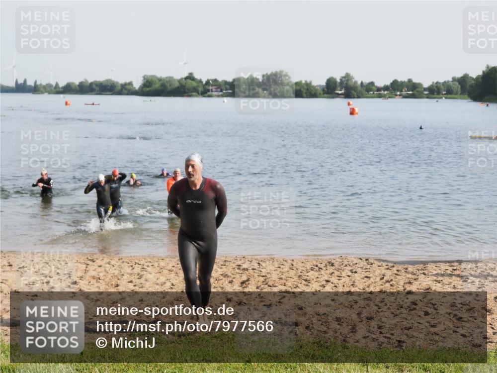 21.06.2025 - 27. Vierlanden-Triathlon MichiJ http://msf.ph/oto/7977566 15.06.2026 08:45:46 Schwimmen 13, 104, 106, 116, 125, 150 meine-sportfotos.de