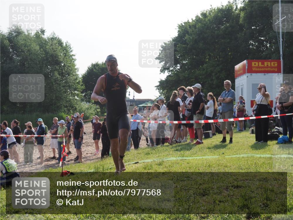 15.06.2025 - 27. Vierlanden-Triathlon KatJ http://msf.ph/oto/7977568 15.06.2025 08:37:02 Schwimmen 39, 69 meine-sportfotos.de