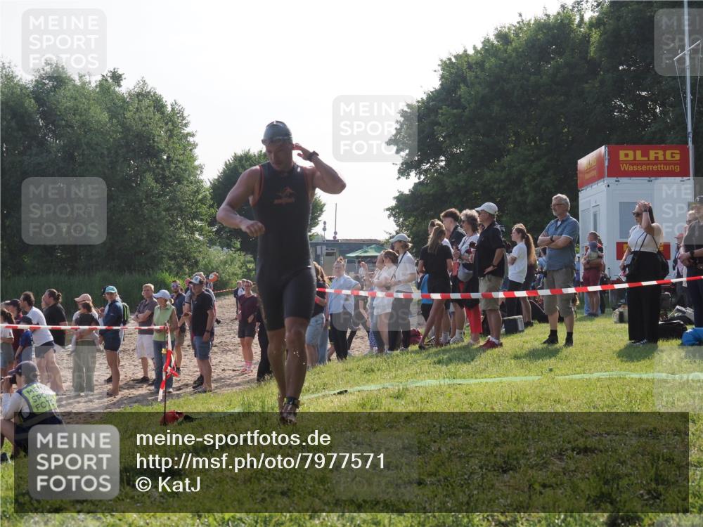15.06.2025 - 27. Vierlanden-Triathlon KatJ http://msf.ph/oto/7977571 15.06.2025 08:37:02 Schwimmen 39, 69 meine-sportfotos.de