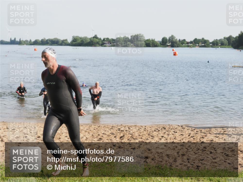 21.06.2025 - 27. Vierlanden-Triathlon MichiJ http://msf.ph/oto/7977586 15.06.2026 08:45:47 Schwimmen 13, 104, 106, 116, 125, 150 meine-sportfotos.de