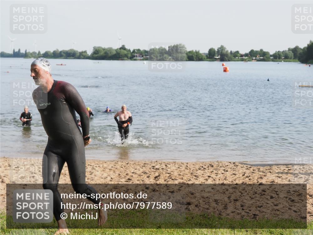 21.06.2025 - 27. Vierlanden-Triathlon MichiJ http://msf.ph/oto/7977589 15.06.2026 08:45:47 Schwimmen 13, 104, 106, 116, 125, 150 meine-sportfotos.de