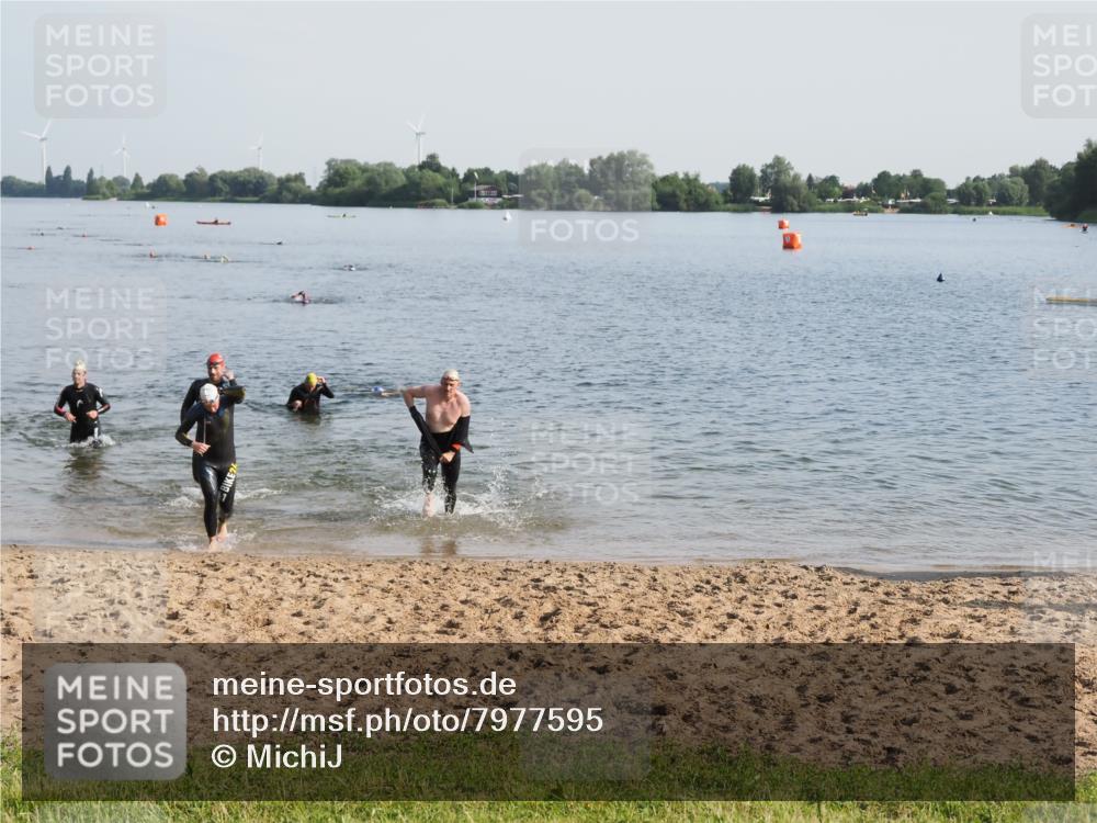 21.06.2025 - 27. Vierlanden-Triathlon MichiJ http://msf.ph/oto/7977595 15.06.2026 08:45:48 Schwimmen 13, 106, 125, 150 meine-sportfotos.de