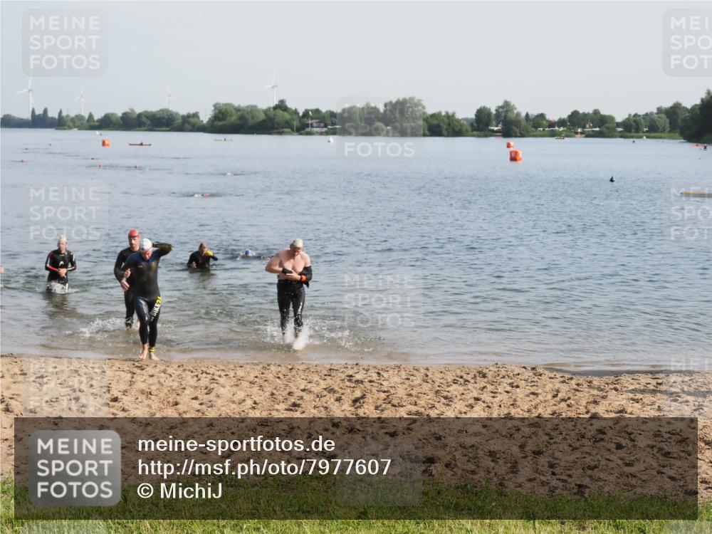 21.06.2025 - 27. Vierlanden-Triathlon MichiJ http://msf.ph/oto/7977607 15.06.2026 08:45:48 Schwimmen 13, 106, 125, 150 meine-sportfotos.de