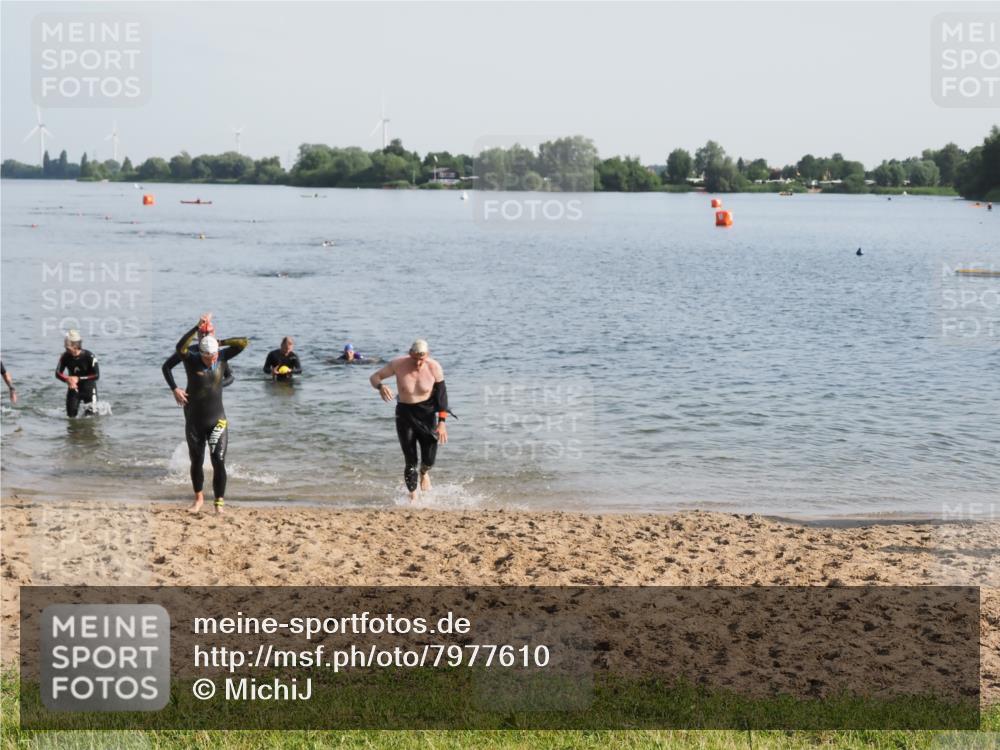 21.06.2025 - 27. Vierlanden-Triathlon MichiJ http://msf.ph/oto/7977610 15.06.2026 08:45:49 Schwimmen 13, 106, 125, 142, 150 meine-sportfotos.de