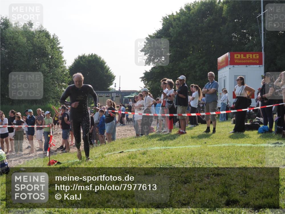 15.06.2025 - 27. Vierlanden-Triathlon KatJ http://msf.ph/oto/7977613 15.06.2025 08:37:18 Schwimmen 187 meine-sportfotos.de