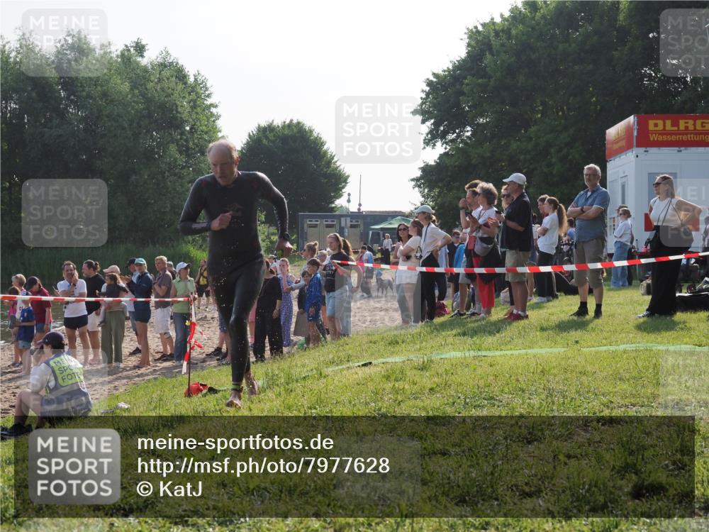15.06.2025 - 27. Vierlanden-Triathlon KatJ http://msf.ph/oto/7977628 15.06.2025 08:37:18 Schwimmen 187 meine-sportfotos.de