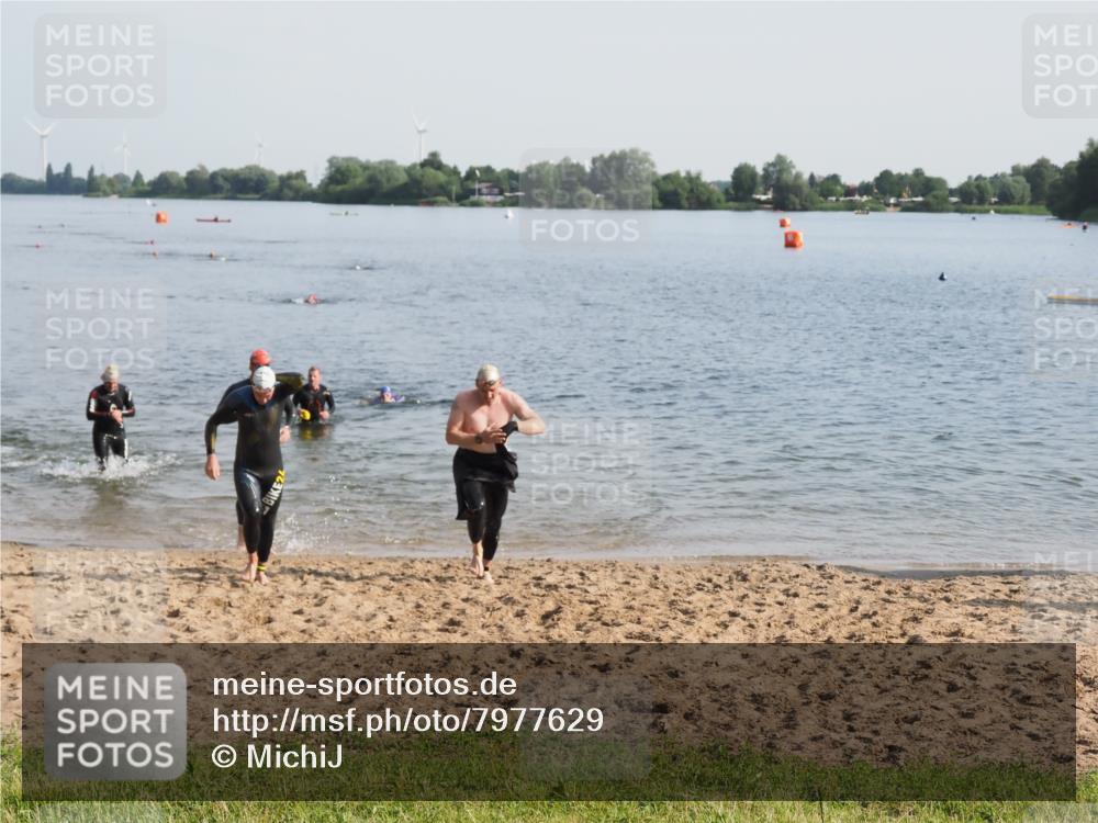 21.06.2025 - 27. Vierlanden-Triathlon MichiJ http://msf.ph/oto/7977629 15.06.2026 08:45:50 Schwimmen 13, 106, 125, 142, 150 meine-sportfotos.de