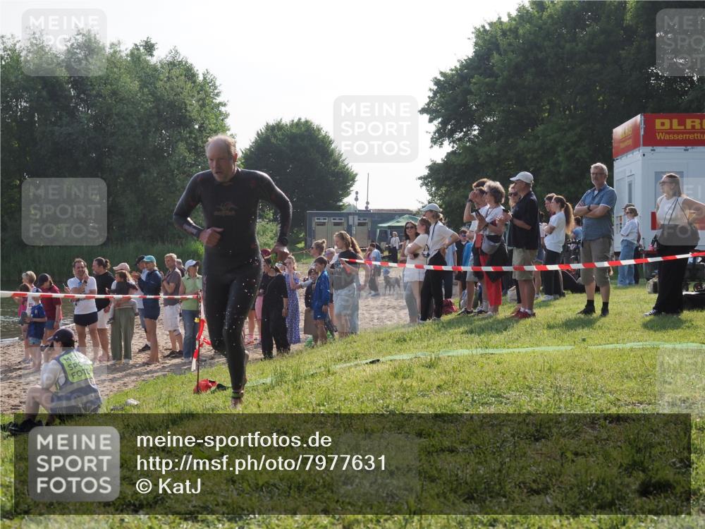 15.06.2025 - 27. Vierlanden-Triathlon KatJ http://msf.ph/oto/7977631 15.06.2025 08:37:18 Schwimmen 187 meine-sportfotos.de