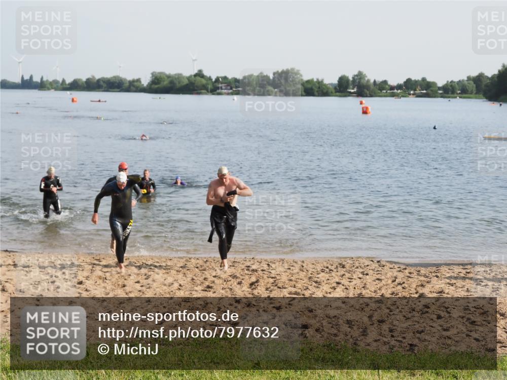 21.06.2025 - 27. Vierlanden-Triathlon MichiJ http://msf.ph/oto/7977632 15.06.2026 08:45:50 Schwimmen 13, 106, 125, 142, 150 meine-sportfotos.de