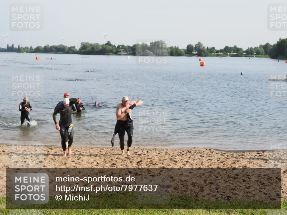 21.06.2025 - 27. Vierlanden-Triathlon MichiJ http://msf.ph/oto/7977637 15.06.2026 08:45:50 Schwimmen 13, 106, 125, 142, 150 meine-sportfotos.de