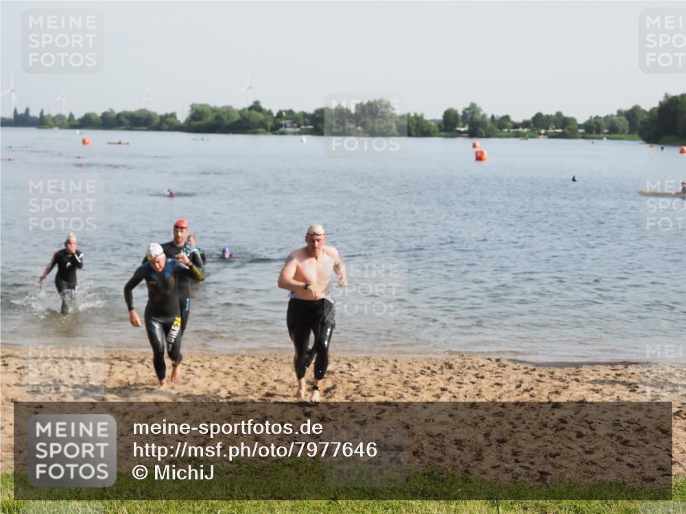 21.06.2025 - 27. Vierlanden-Triathlon MichiJ http://msf.ph/oto/7977646 15.06.2026 08:45:51 Schwimmen 13, 106, 125, 142, 150 meine-sportfotos.de