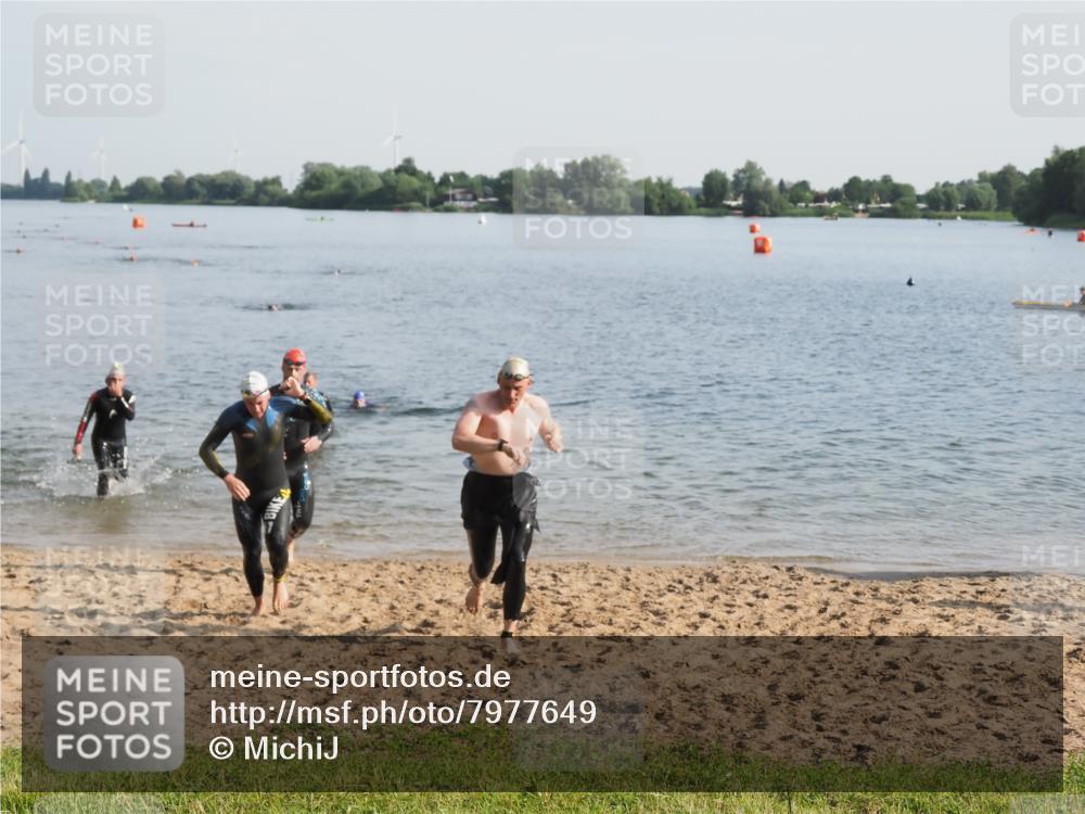 21.06.2025 - 27. Vierlanden-Triathlon MichiJ http://msf.ph/oto/7977649 15.06.2026 08:45:51 Schwimmen 13, 106, 125, 142, 150 meine-sportfotos.de