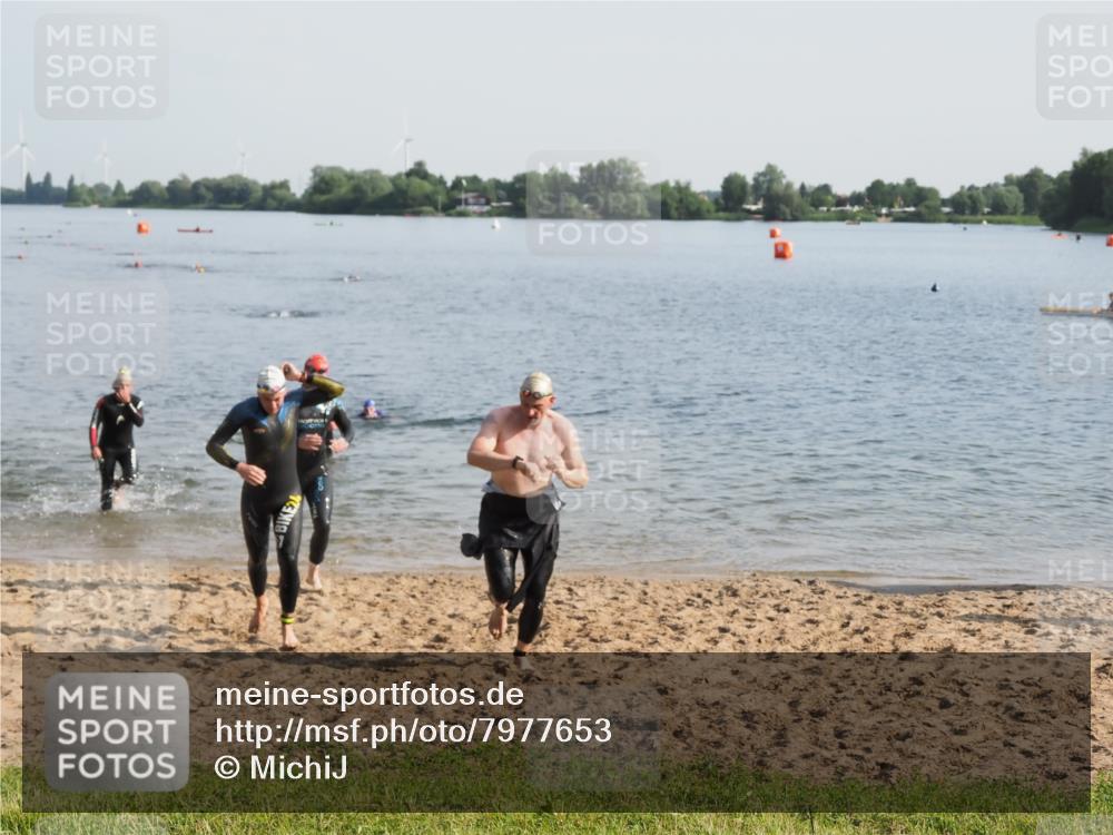 21.06.2025 - 27. Vierlanden-Triathlon MichiJ http://msf.ph/oto/7977653 15.06.2026 08:45:51 Schwimmen 13, 106, 125, 142, 150 meine-sportfotos.de