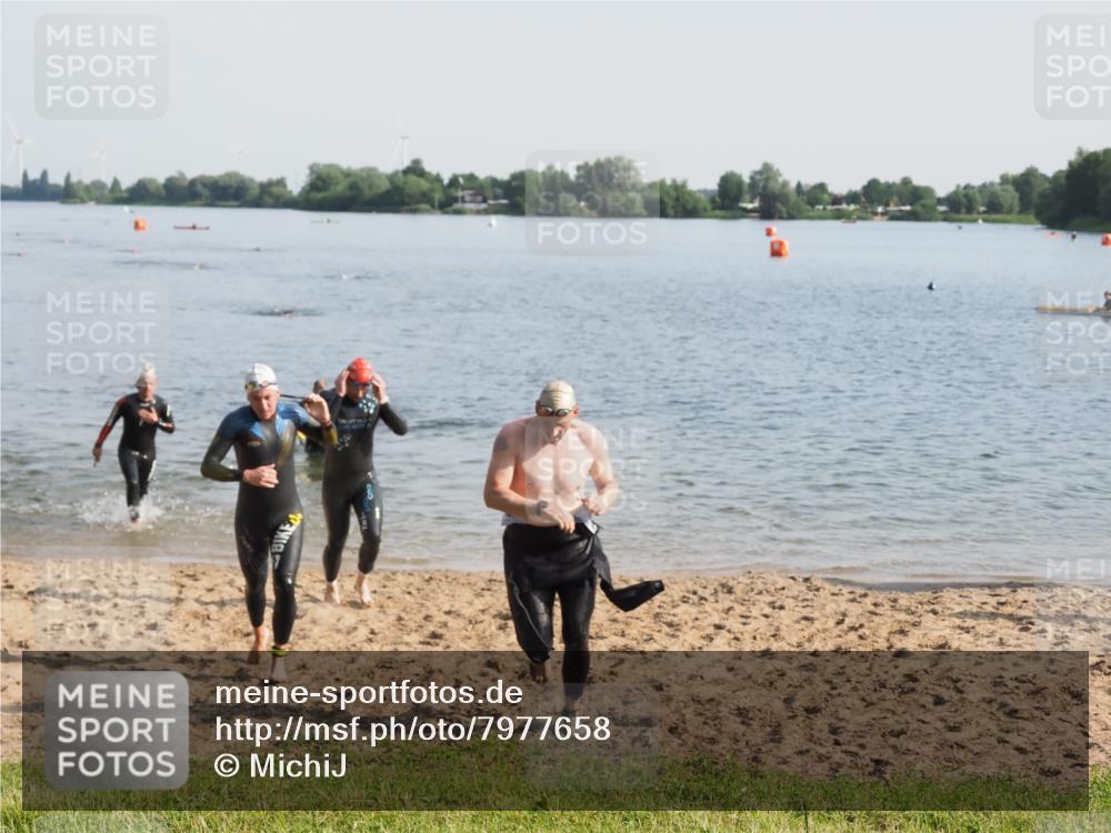 21.06.2025 - 27. Vierlanden-Triathlon MichiJ http://msf.ph/oto/7977658 15.06.2026 08:45:52 Schwimmen 13, 106, 125, 142, 150 meine-sportfotos.de