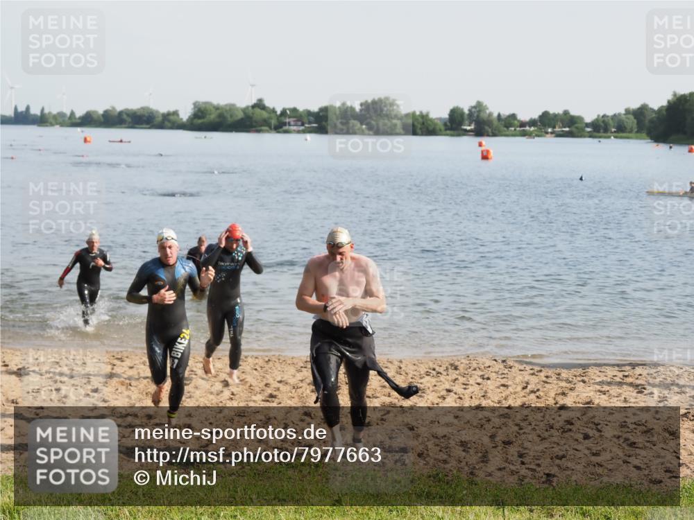 21.06.2025 - 27. Vierlanden-Triathlon MichiJ http://msf.ph/oto/7977663 15.06.2026 08:45:52 Schwimmen 13, 106, 125, 142, 150 meine-sportfotos.de