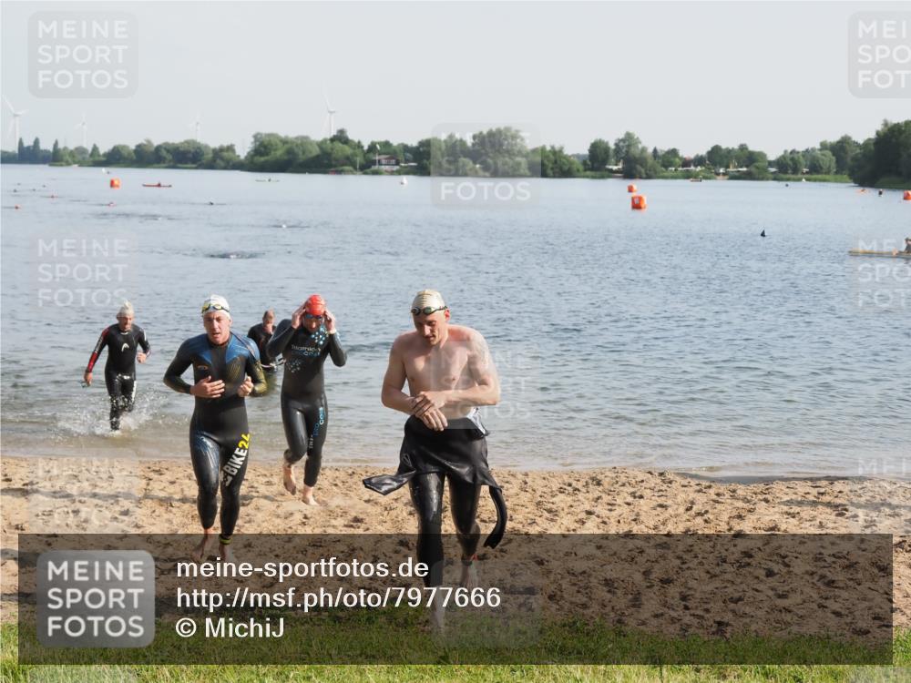 21.06.2025 - 27. Vierlanden-Triathlon MichiJ http://msf.ph/oto/7977666 15.06.2026 08:45:52 Schwimmen 13, 106, 125, 142, 150 meine-sportfotos.de