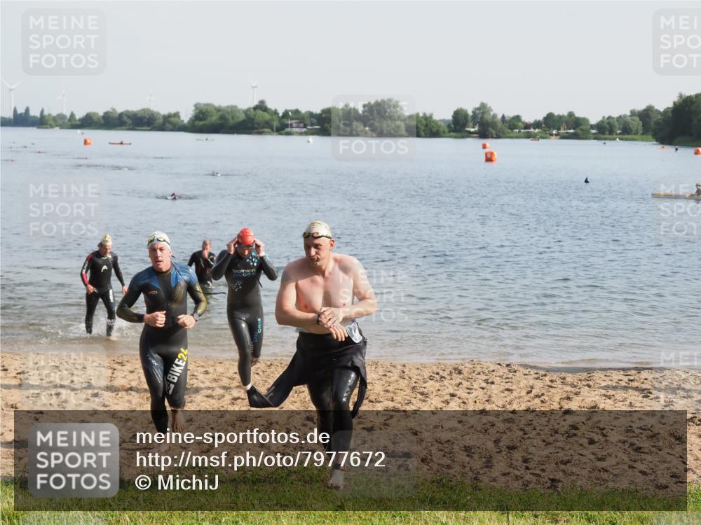 21.06.2025 - 27. Vierlanden-Triathlon MichiJ http://msf.ph/oto/7977672 15.06.2026 08:45:52 Schwimmen 13, 106, 125, 142, 150 meine-sportfotos.de
