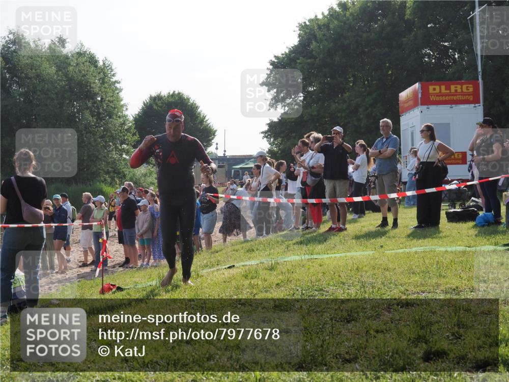 15.06.2025 - 27. Vierlanden-Triathlon KatJ http://msf.ph/oto/7977678 15.06.2025 08:37:38 Schwimmen 9, 181 meine-sportfotos.de