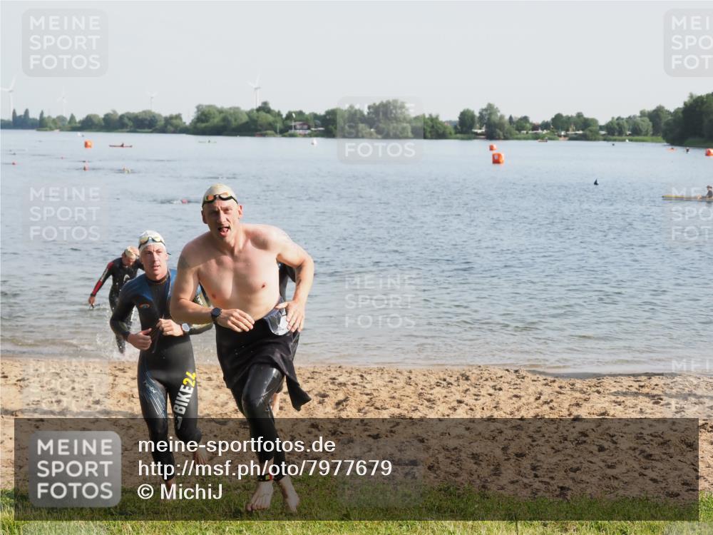 21.06.2025 - 27. Vierlanden-Triathlon MichiJ http://msf.ph/oto/7977679 15.06.2026 08:45:53 Schwimmen 13, 106, 125, 142, 150 meine-sportfotos.de