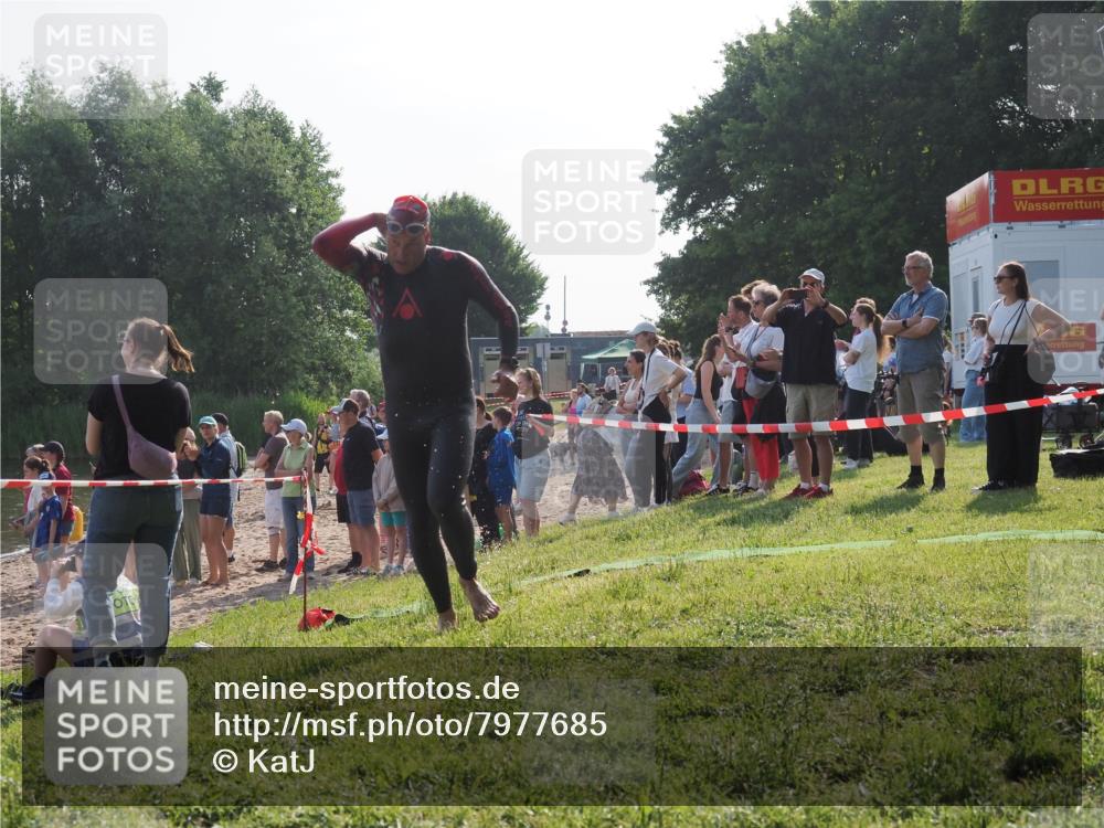 15.06.2025 - 27. Vierlanden-Triathlon KatJ http://msf.ph/oto/7977685 15.06.2025 08:37:38 Schwimmen 9, 181 meine-sportfotos.de