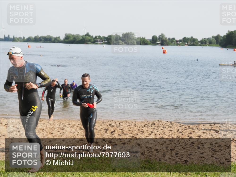 21.06.2025 - 27. Vierlanden-Triathlon MichiJ http://msf.ph/oto/7977693 15.06.2026 08:45:54 Schwimmen 13, 106, 142, 150, 152 meine-sportfotos.de