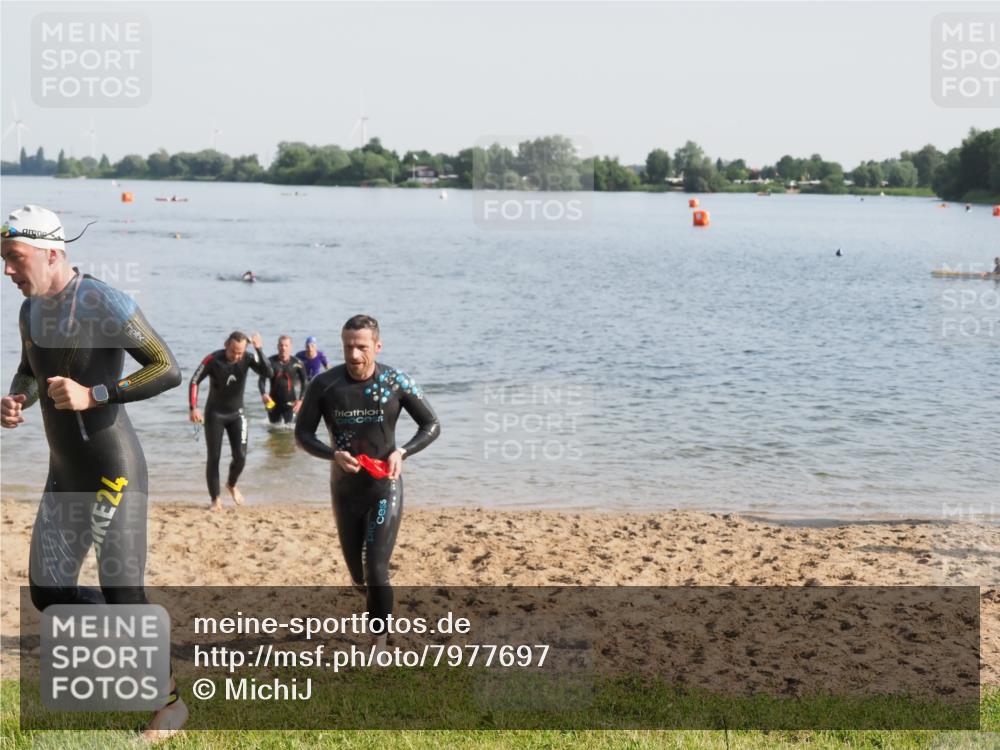 21.06.2025 - 27. Vierlanden-Triathlon MichiJ http://msf.ph/oto/7977697 15.06.2026 08:45:54 Schwimmen 13, 106, 142, 150, 152 meine-sportfotos.de