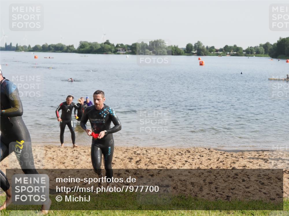 21.06.2025 - 27. Vierlanden-Triathlon MichiJ http://msf.ph/oto/7977700 15.06.2026 08:45:54 Schwimmen 13, 106, 142, 150, 152 meine-sportfotos.de
