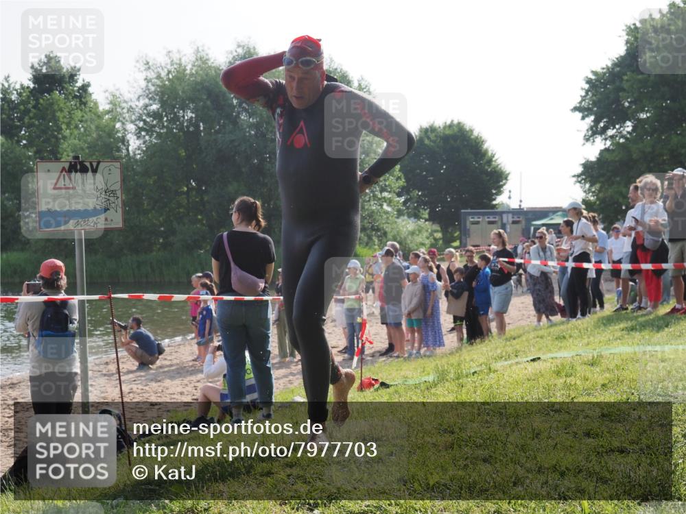 15.06.2025 - 27. Vierlanden-Triathlon KatJ http://msf.ph/oto/7977703 15.06.2025 08:37:39 Schwimmen 9, 181 meine-sportfotos.de