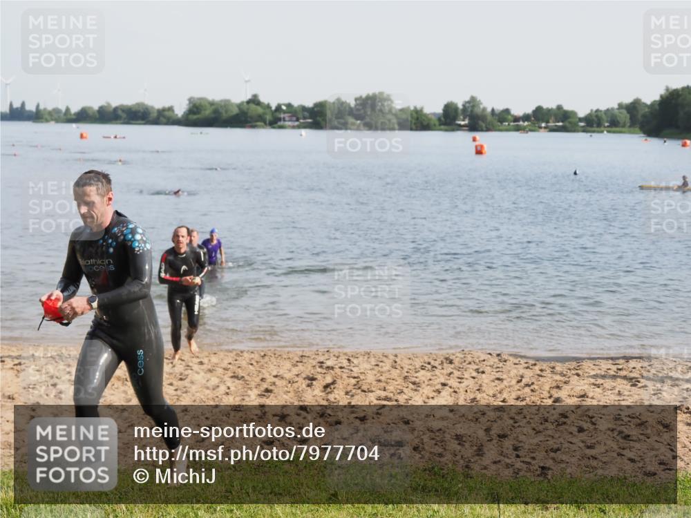 21.06.2025 - 27. Vierlanden-Triathlon MichiJ http://msf.ph/oto/7977704 15.06.2026 08:45:55 Schwimmen 13, 106, 134, 142, 150, 152 meine-sportfotos.de