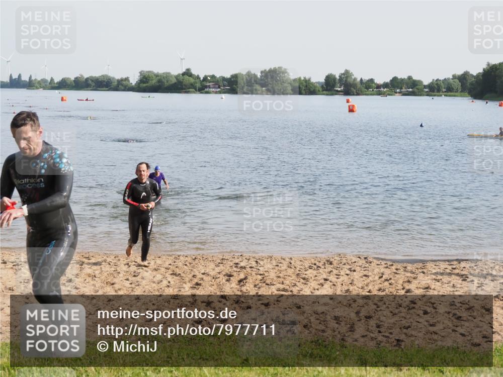 21.06.2025 - 27. Vierlanden-Triathlon MichiJ http://msf.ph/oto/7977711 15.06.2026 08:45:55 Schwimmen 13, 106, 134, 142, 150, 152 meine-sportfotos.de