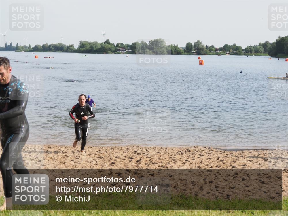 21.06.2025 - 27. Vierlanden-Triathlon MichiJ http://msf.ph/oto/7977714 15.06.2026 08:45:55 Schwimmen 13, 106, 134, 142, 150, 152 meine-sportfotos.de
